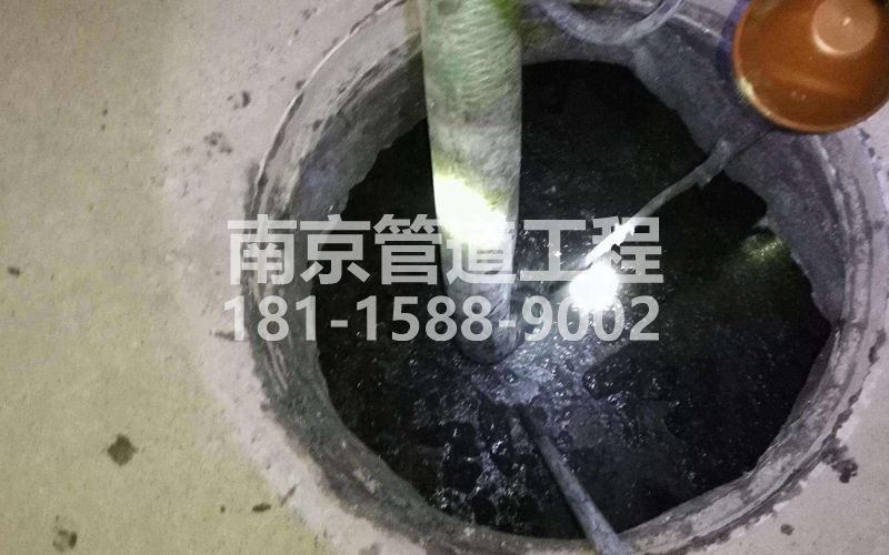 216晓庄清理化粪池